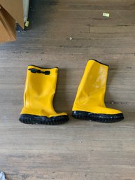 Like New Comfit-wear Dark Yellow Slush Boots, Size 11