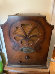 Antique Wood Radio (untested)