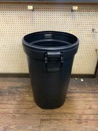 Brand New RubberMaid 32 Gal Wheeled Container (black)