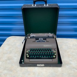 1950's Smith-corona Clipper Typewriter In Case