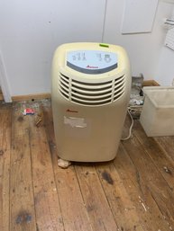 Amana Working Portable AC 7000 BTU Model AP076E