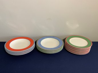 Lot Of 16 Villeroy & Boch Dinner Plates: 4 Red, 4 Blue, 8 Green