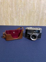 Vintage Skylark Mansfield Camera With Leather Case, Made In Japan