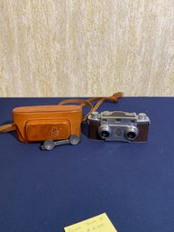 Collectors- Rever Stereo 33 Camera With Leather Case
