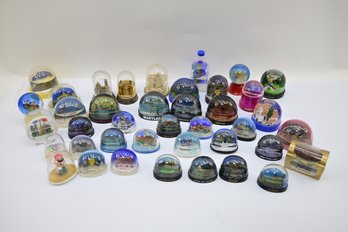 Large Lot Of Assorted Snow Globes *see Description*
