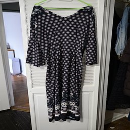 Size 32 Dotted Pattern Dress, Tea Length, Size 10-12 (32)