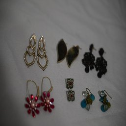 Lot Of 6 Pairs Of Costume Jewelry Earrings