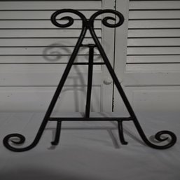 Black Metal Easel With Curved Leg/top Design
