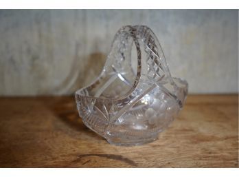 SMALL GLASS BASKET, 7IN HEIGHT