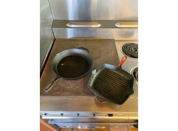 LOT OF 2 IRON SKILLET, INCLUDING LODGE AND LECREUSET