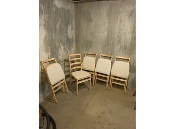 LOT OF 5 WOOD FOLDABLE CHAIR WITH WHITE CUSHION,