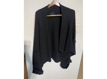 URBAN ZEN BLACK SWEATER SIZE ML, RETAIL OVER $700