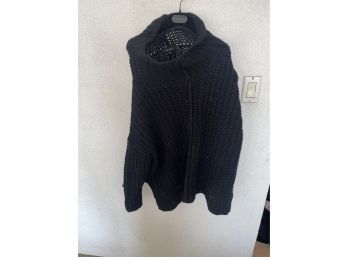 URBAN ZEN BLACK SWEATER SIZE ML, RETAIL OVER $800