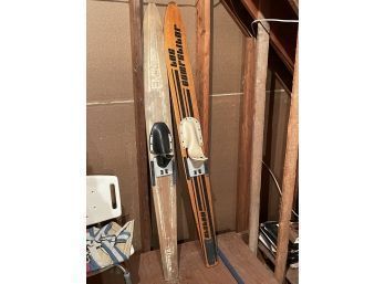 PAIR OF VINTAGE WATER SKIS