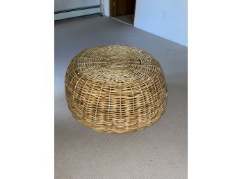 WHICKER RATTAN STYLE SMALL COFFEE TABLE, 23X20 INCHES