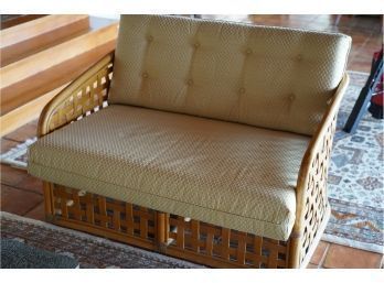 GORGEOUS WICKER PATTERN STYLE LOVESEAT WITH CUSHION! GOOD CONDITION!