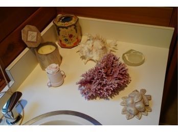 LARGE LOT OF BATHROOM DECORATIONS