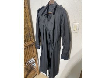 DONNA KARAN LONG BLACK WIND COAT, SIZE L