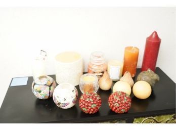 MISC LOT OF VARIOUS SIZES AND TYPES OF CANDLES