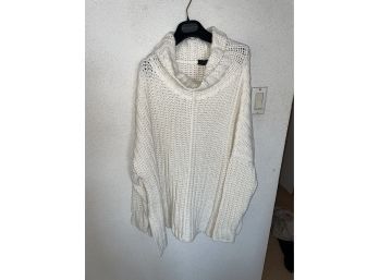 URBAN ZEN WHITE SWEATER SIZE ML, RETAIL OVER $800