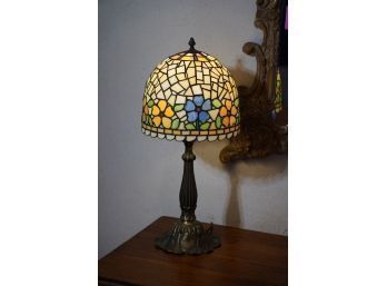 BEAUTIFUL TIFFANY STYLE LAMP, WORKING, 27IN HEIGHT