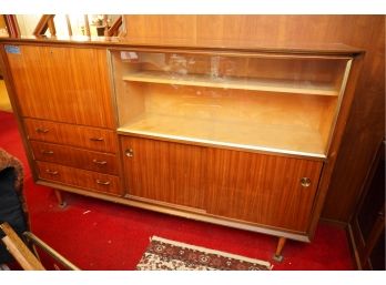 BEAUTIFUL MID-CENTURY BAR UNIT WITH KEY