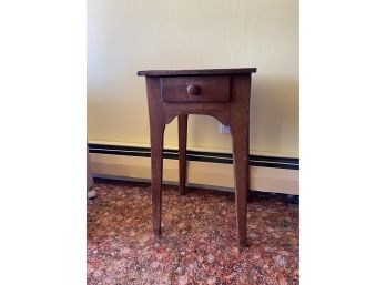 WOOD SIDE TABLE WITH 1 DRAWER, CHECK ALL PHOTOS!