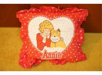 VINTAGE ANNIE PILLOW