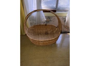 VITAGE WICKER BASKET