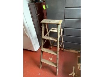 VINTAGE WOODEN STEP LADDER