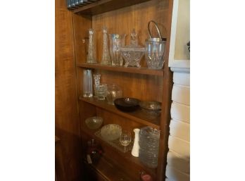 LARGE LOT OF GLASSWARE