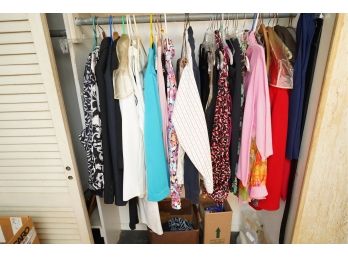 LARGE LOT OF VINTAGE WOMENS CLOTHING, SIZE VARIES