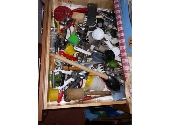 ASSORTED LOT OF KITCHENWARE