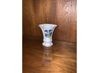 SMALL WHITE PORCELAIN VASE BAVARIA MADE IN GERMANY, 6IN HEIGHT