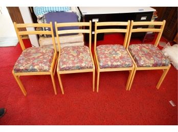 LOT OF 4 WOOD CHAIRS WITH FLOWER PATTERN CUSHION