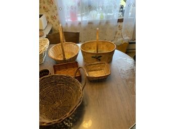 LARGE LOT OF VARIOUS WICKER BASKETS