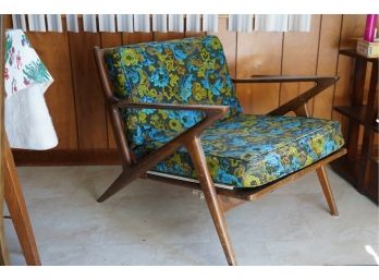 STAR OF THE SHOW! MID-CENTURY Z- CLUB CHAIR WITH FLOWER PATTERN CUSHION