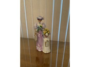 PORCELAIN 2001 ALBEE AWARD FIGURINE VIOLET DRESS (9.5 INCHES HEIGHT)