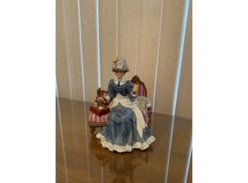 1992 PORCELAIN ALBEE AWARD FIGURINE BLUE DRESS (7.5 INCHES HEIGHT)