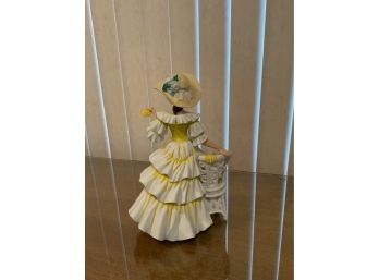 1990 ALBEE PORCELAIN FIGURINE YELLOW DRESS (9 INCHES HEIGHT)