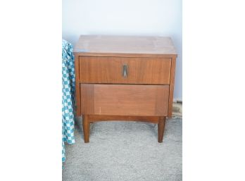 MID-CENTURY SIDE TABLE WITH 2 DRAWERS