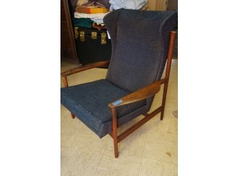 MID CENTURY CLUB CHAIR, CHECK PHOTOS!