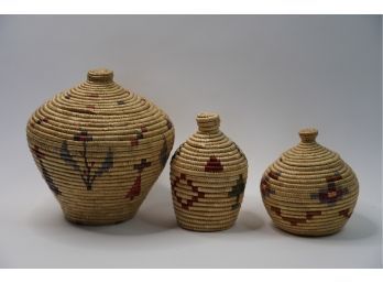 NATIVE AMERICAN STYLE HAND MADE SMALL STORAGE WITH LIDS