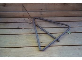 ANTIQUE FARM STYLE METAL TRIANGLE CHIME