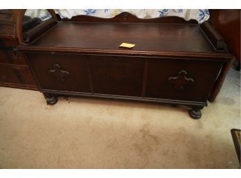 GORGEOUS ANTIQUE SOLID WOOD TRUNK STORAGE