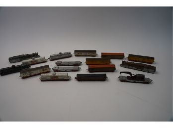 BUNDLE DEAL OF ANTIQUE METAL TOY TRAINS