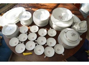 92 PIECES OF NORITAKE CHINA