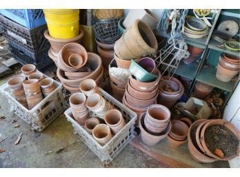 MASSIVE BUNDLE OF FLOWER POTS