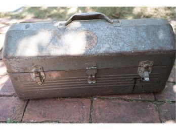 VINTAGE METAL TOOL BOX