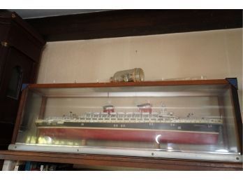 RARE! UNITED STATES SHIP MODEL IN CASE